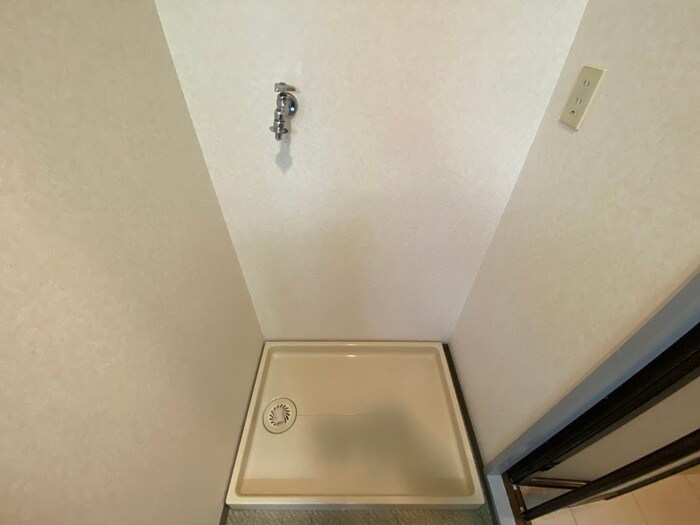 物件内観写真16　(洗濯機置場)