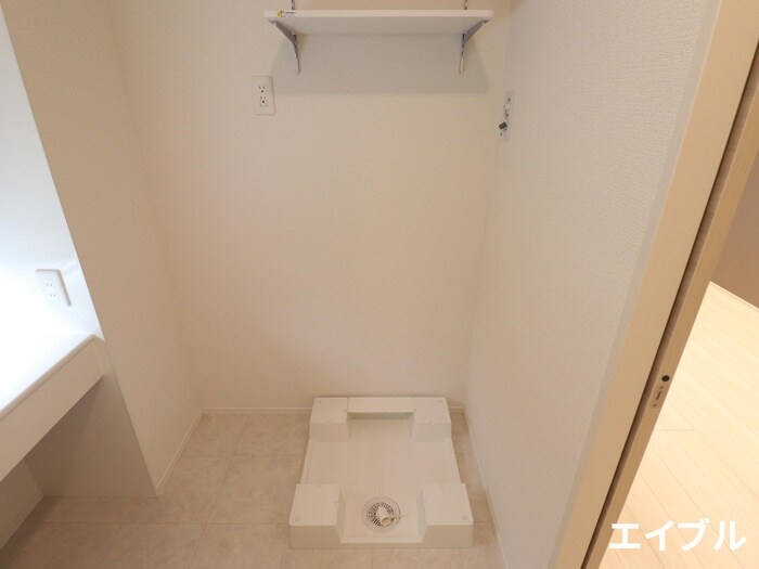 物件内観写真12　(洗濯機置場)