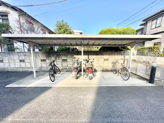 物件外観写真5　(駐輪場)