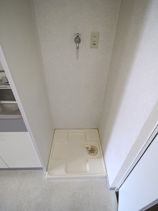 物件内観写真12　(洗濯機置場)