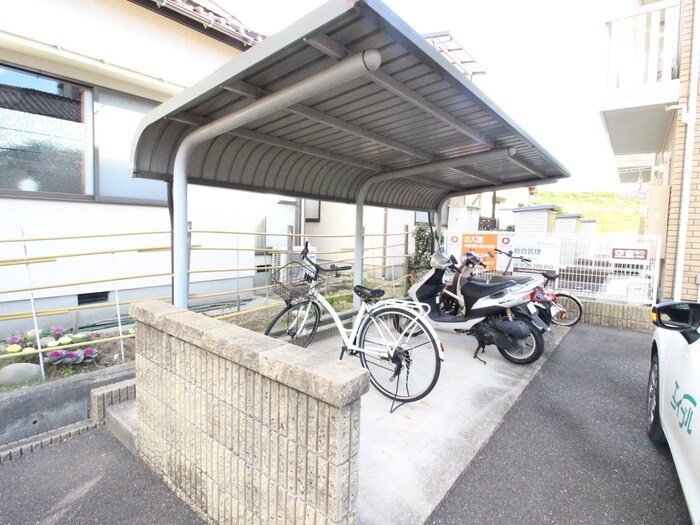 物件外観写真3　(駐輪場)