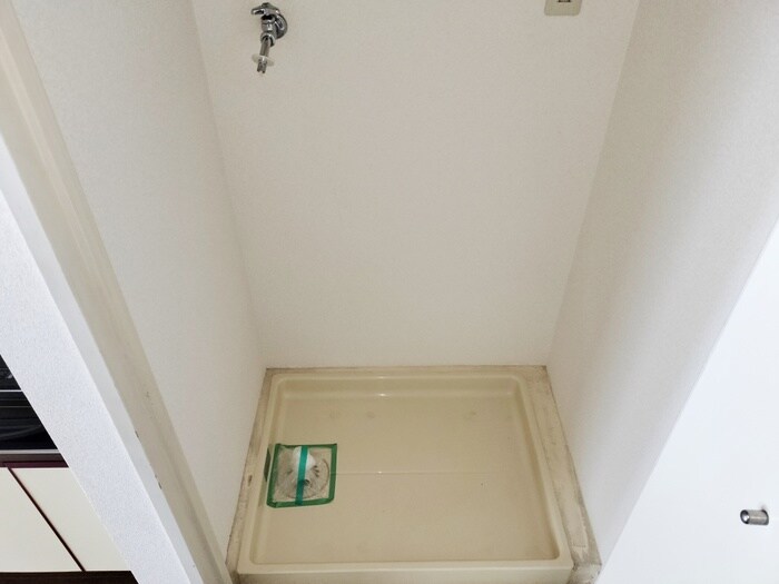 物件内観写真12　(洗濯機置場)