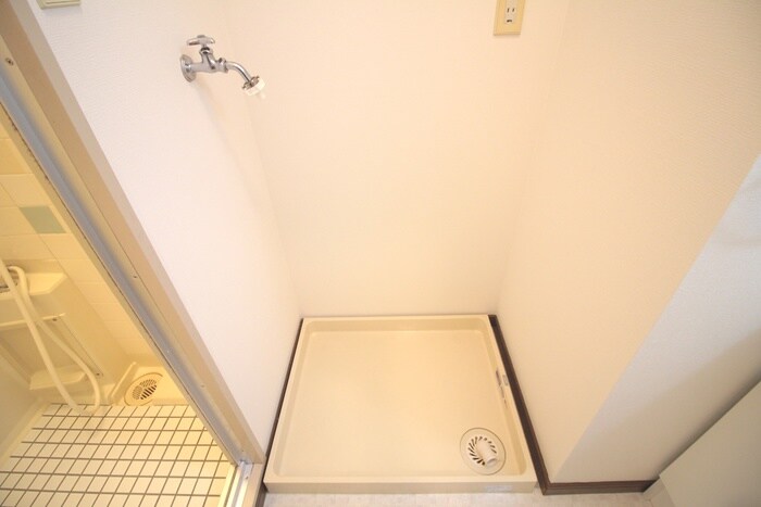 物件内観写真13　(洗濯機置場)