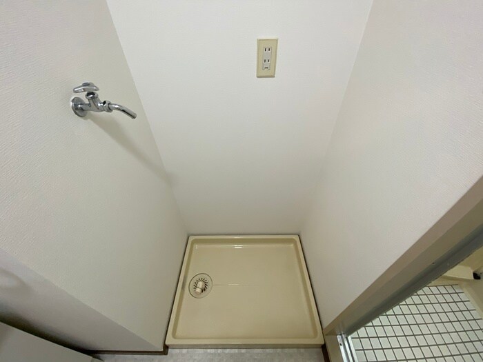 物件内観写真16　(洗濯機置場)