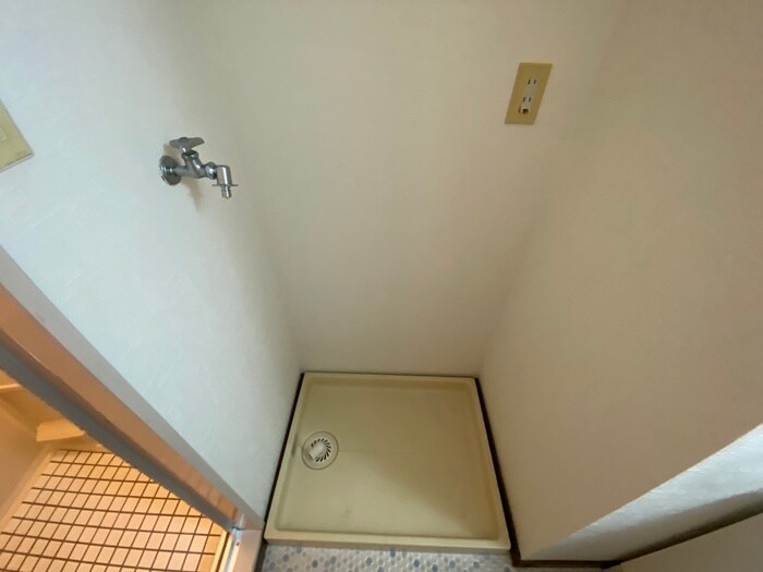 物件内観写真16　(洗濯機置場)