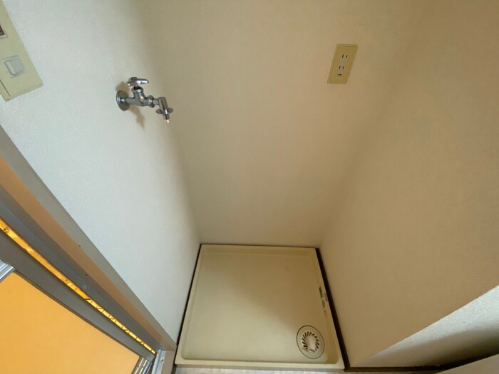 物件内観写真16　(洗濯機置場)