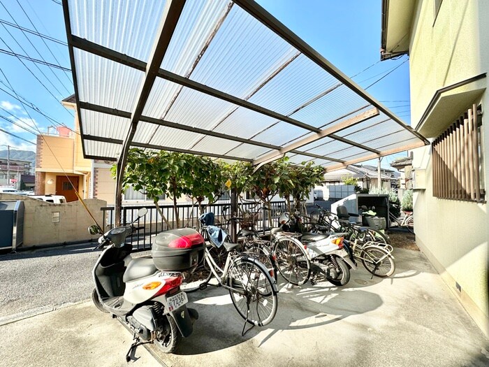 物件外観写真3　(駐輪場)