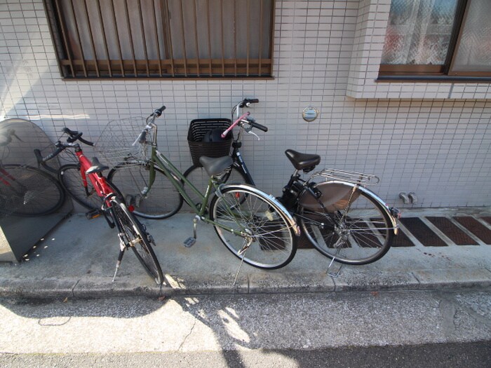 物件外観写真3　(駐輪場)