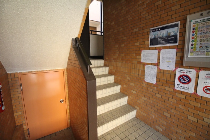 物件外観写真5　(エントランス部分)