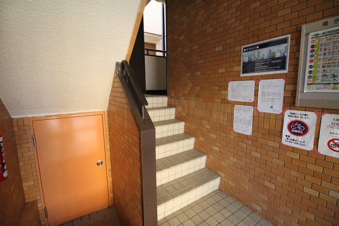 物件外観写真5　(エントランス部分)