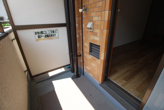 物件内観写真16　(洗濯機置場)