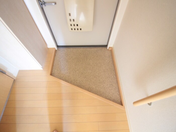 物件内観写真10　(玄関)