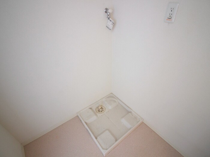 物件内観写真14　(洗濯機置場)