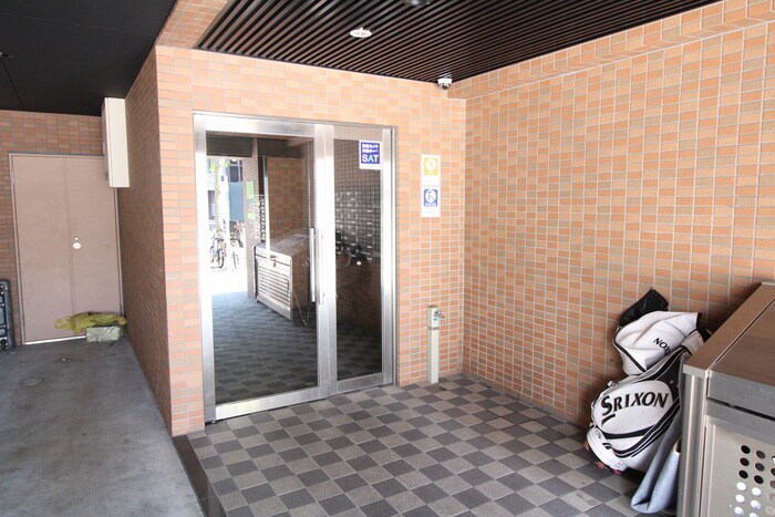 物件外観写真5　(エントランス部分)