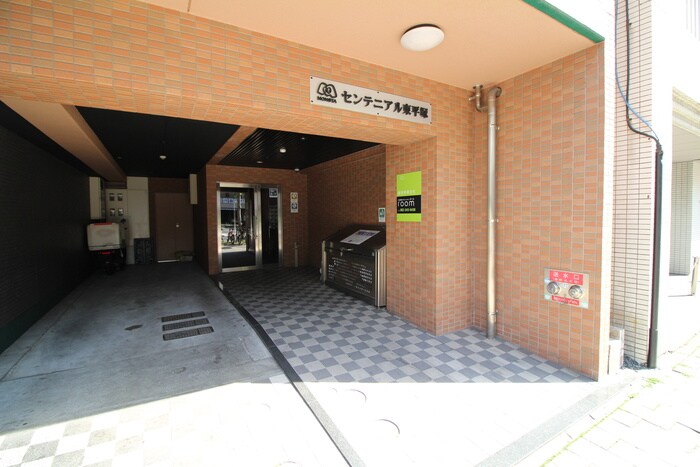 物件外観写真6　(エントランス部分)