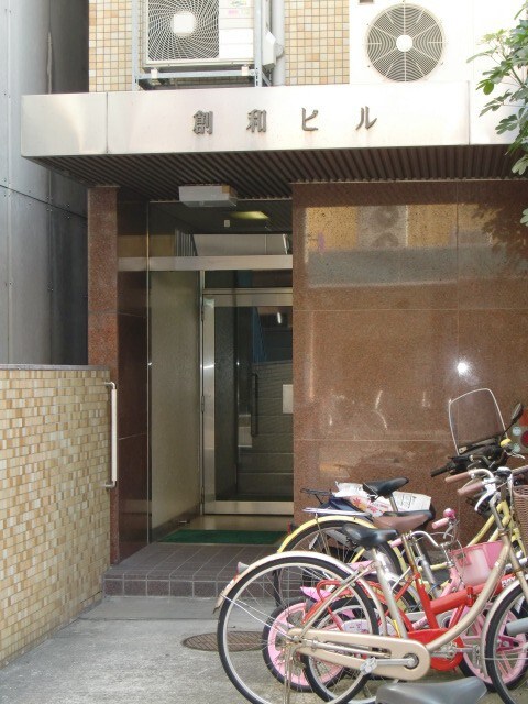 物件外観写真2　(エントランス部分)