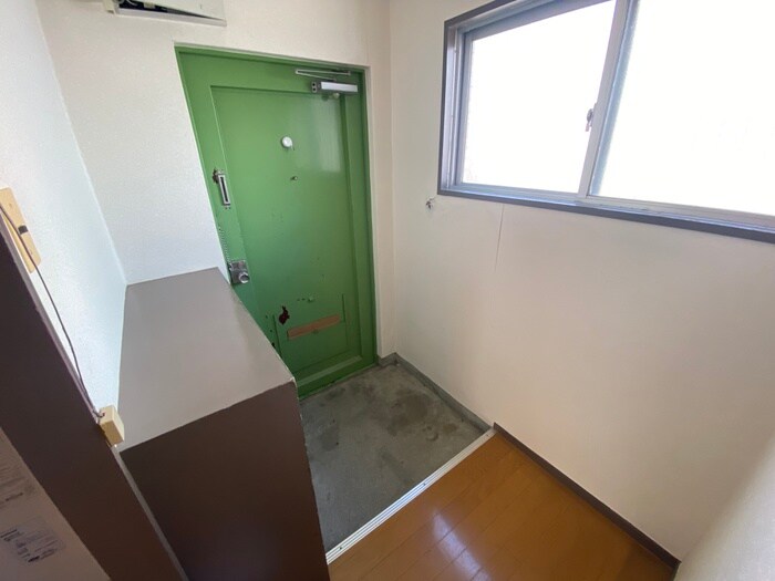 物件内観写真12　(玄関)