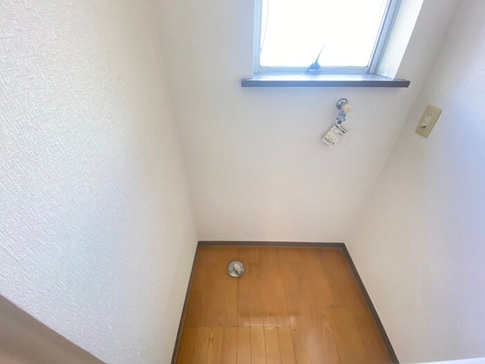 物件内観写真13　(洗濯機置場)