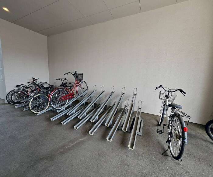 物件外観写真6　(駐輪場)