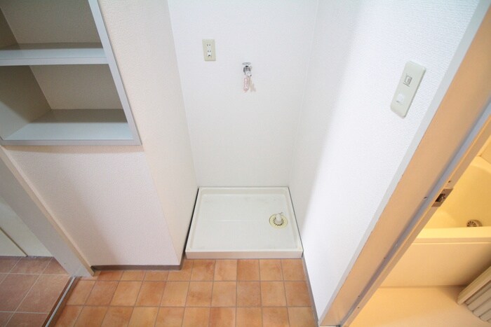 物件内観写真16　(洗濯機置場)