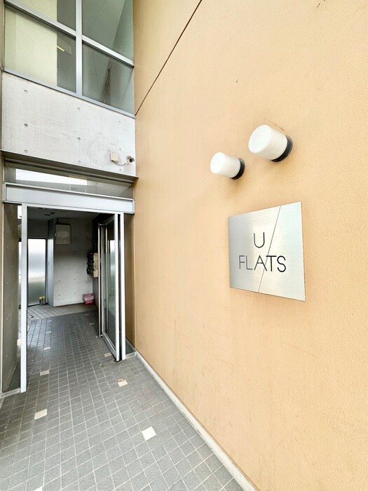 物件外観写真2　(エントランス部分)