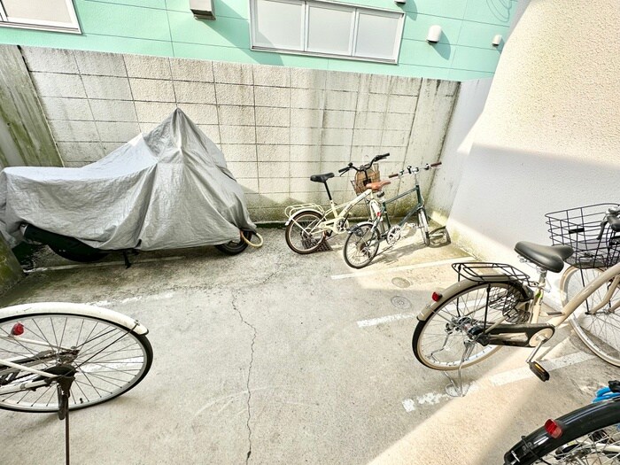 物件外観写真3　(駐輪場)