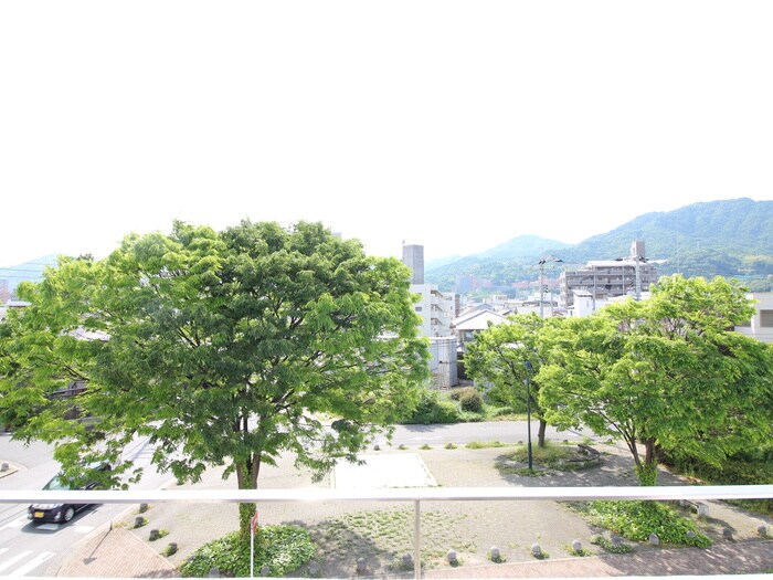 物件内観写真15　(室内からの展望)