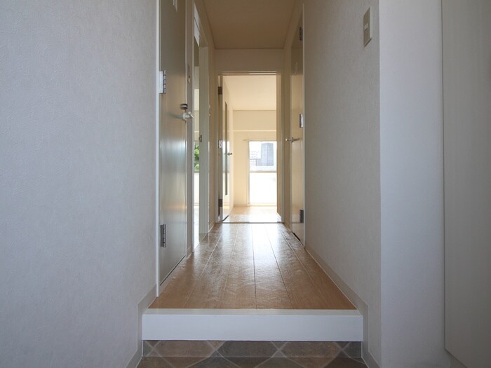 物件内観写真16　(玄関)