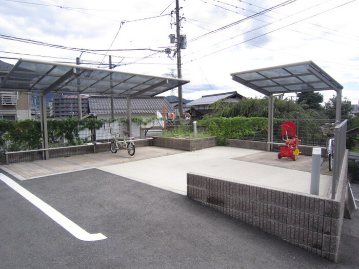 物件外観写真3　(駐輪場)