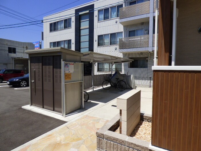 物件外観写真2　(駐輪場)