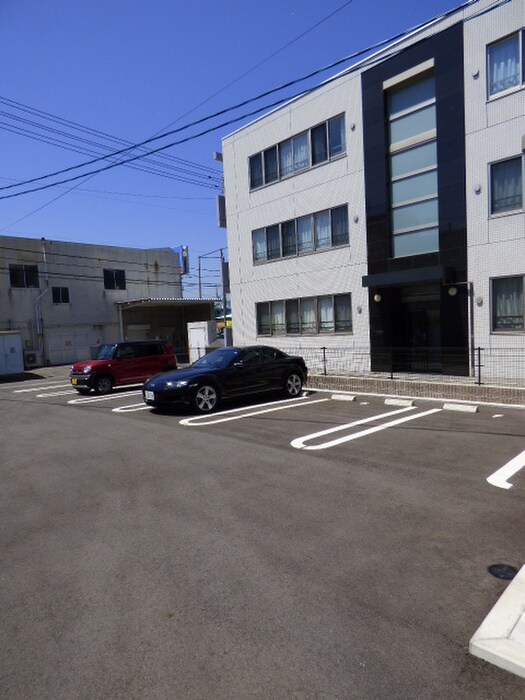 物件外観写真3　(駐車場)