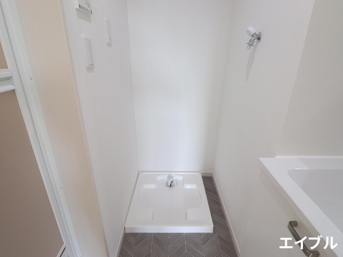 物件内観写真12　(洗濯機置場)