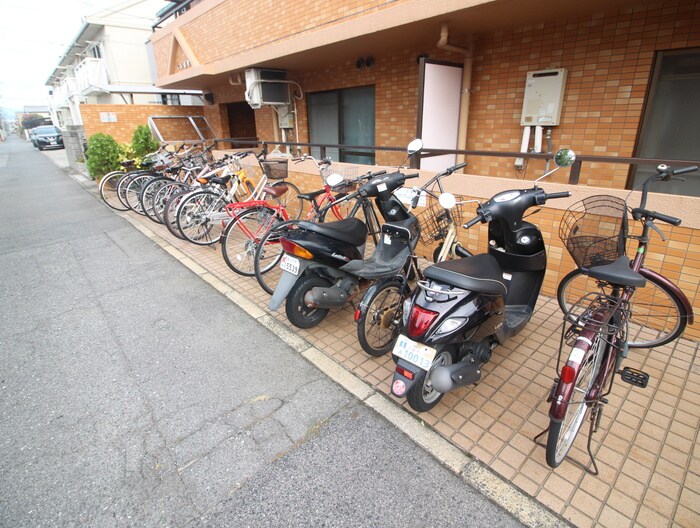 物件外観写真3　(駐輪場)