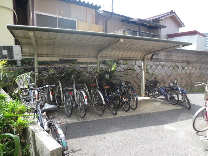 物件外観写真3　(駐輪場)