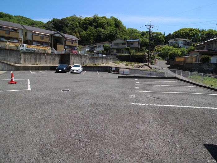 物件外観写真2　(駐車場)