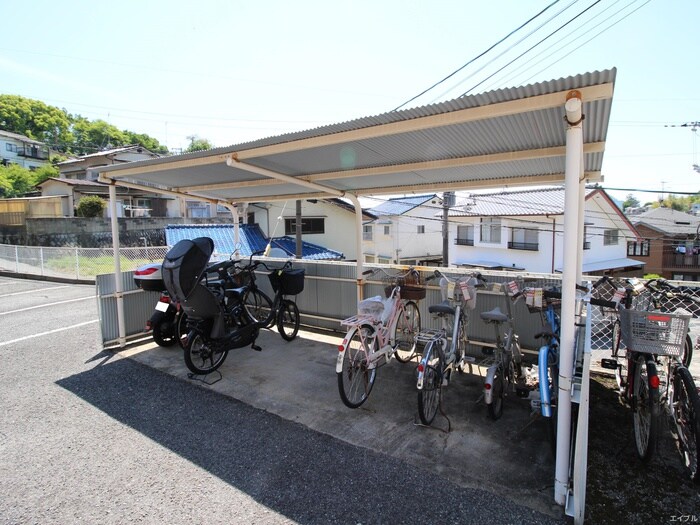 物件外観写真3　(駐輪場)