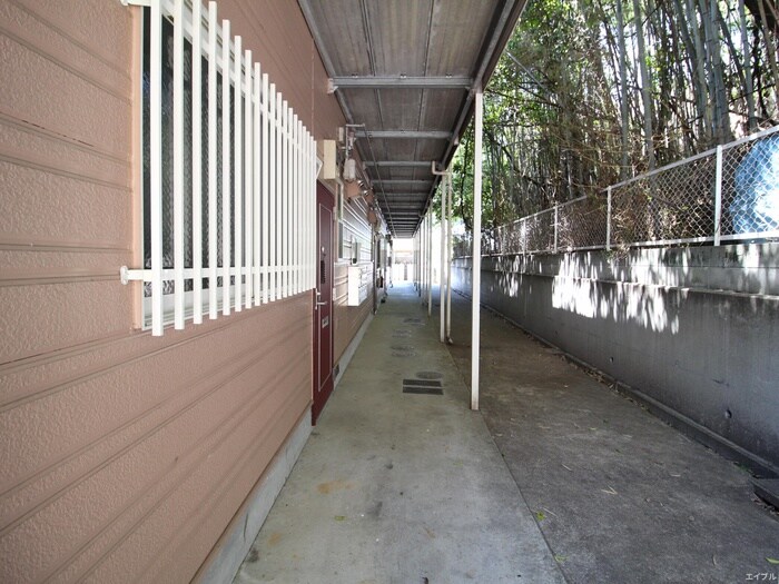 物件外観写真4　(エントランス部分)