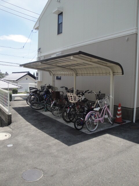 物件外観写真3　(駐輪場)