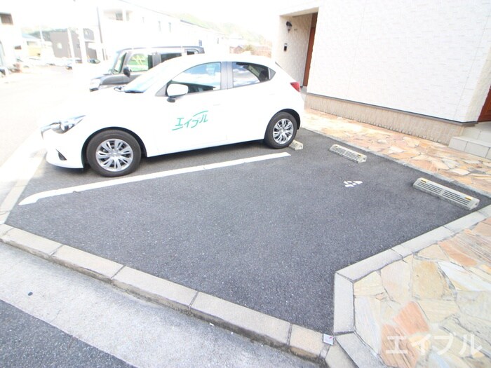 物件外観写真3　(駐車場)