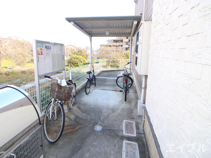物件外観写真4　(駐輪場)