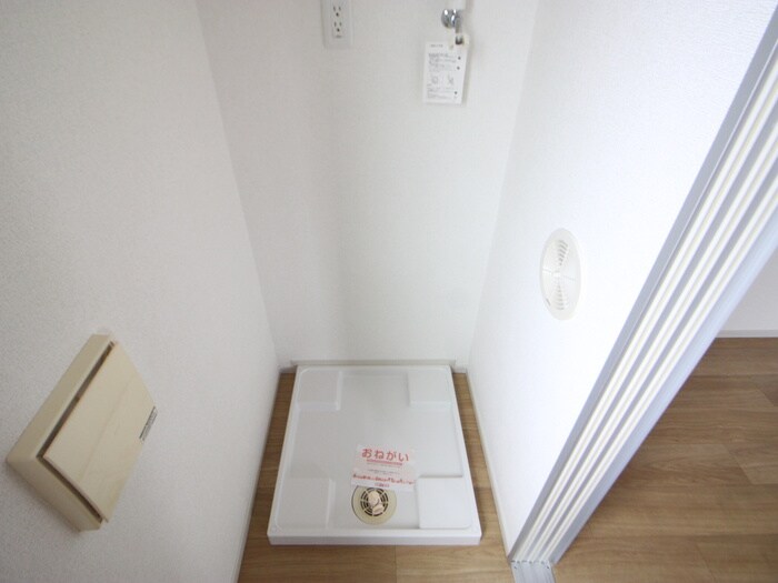 物件内観写真14　(洗濯機置場)