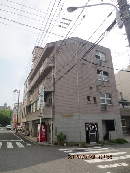 信本ビル外観写真