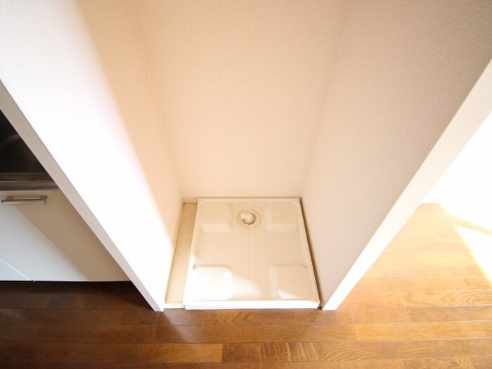 物件内観写真16　(洗濯機置場)