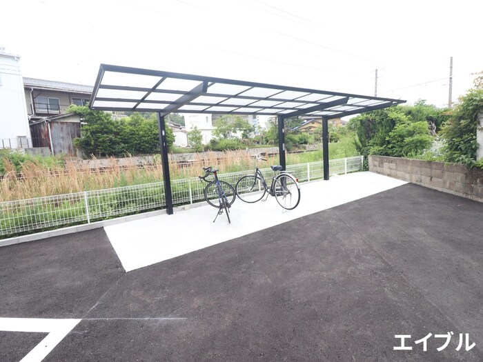 物件外観写真3　(駐輪場)