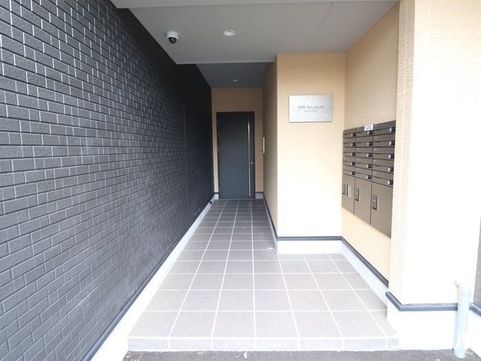 物件外観写真6　(エントランス部分)