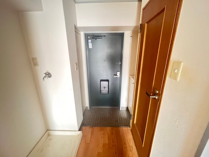 物件内観写真12　(玄関)