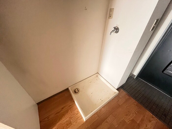 物件内観写真13　(洗濯機置場)