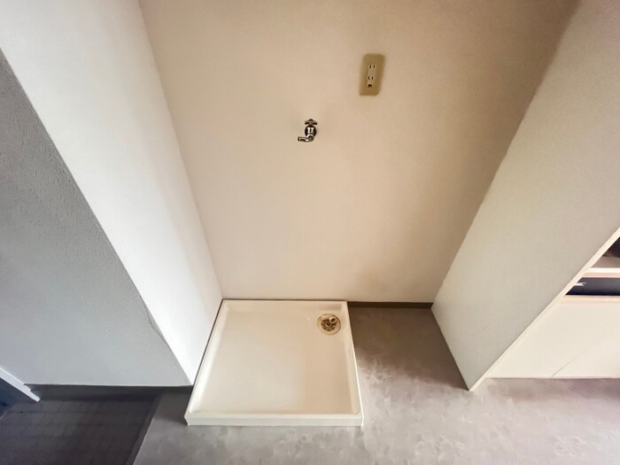 物件内観写真13　(洗濯機置場)