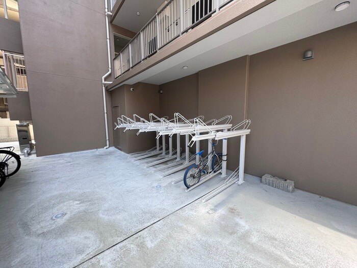 物件外観写真5　(駐輪場)