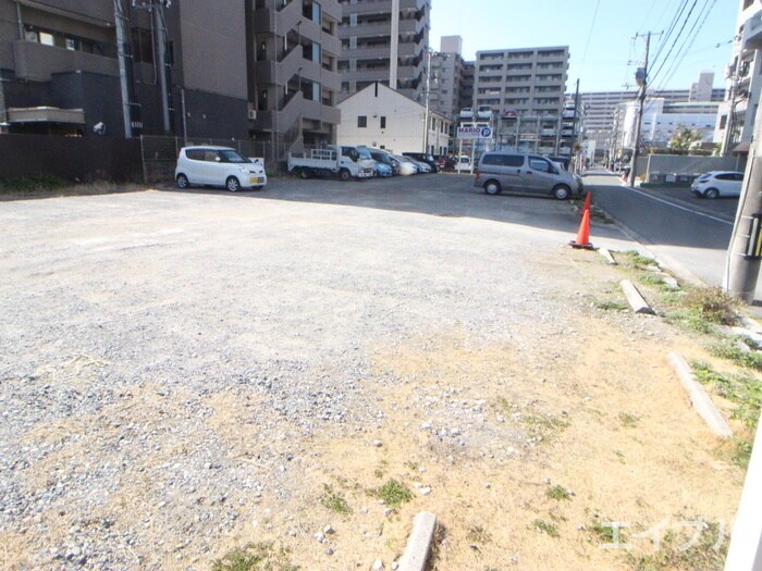 物件外観写真3　(駐車場)